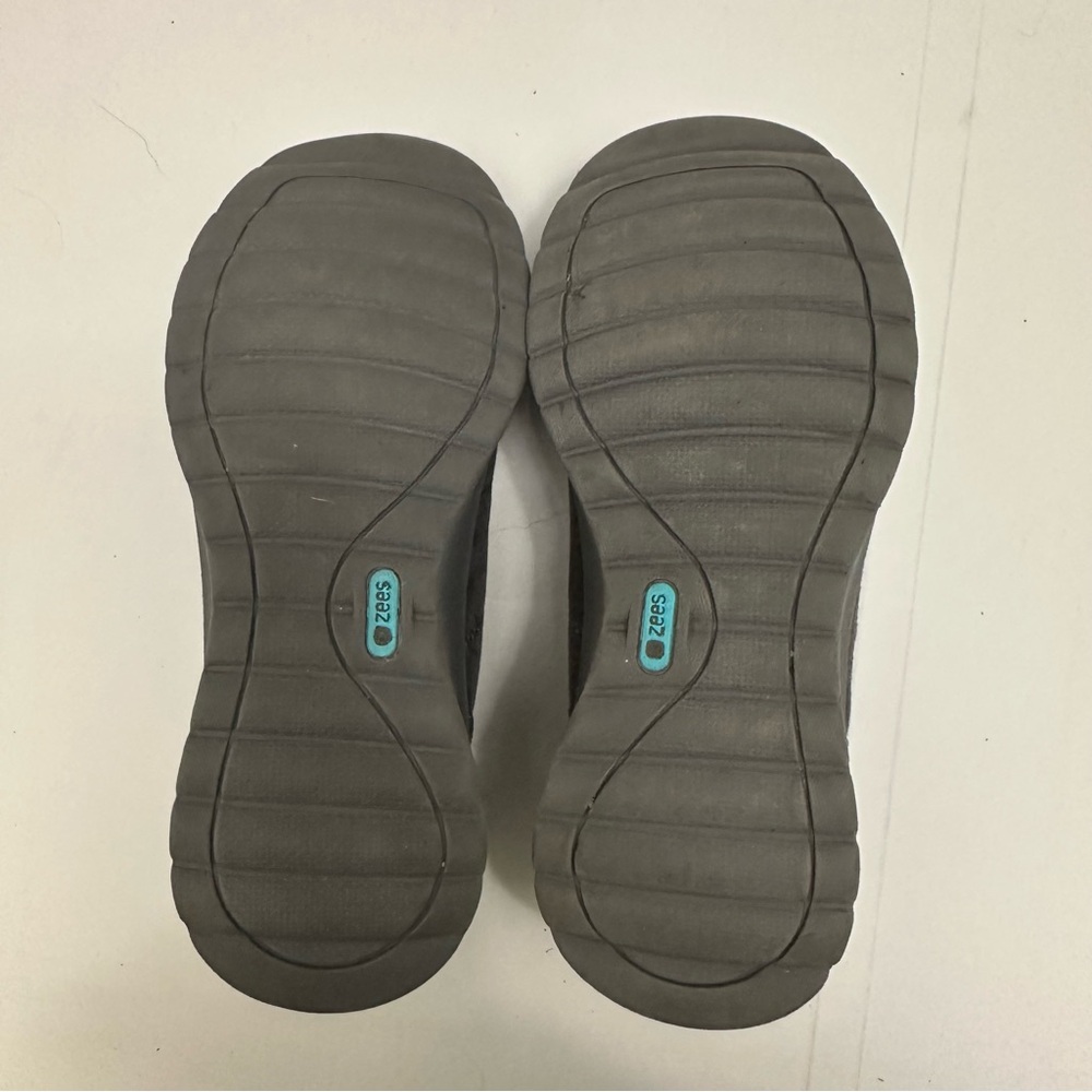 BZees Gray Faux Fur Trim Washable Slip-on Booties Women’s Sz 7 - Picture 6 of 6